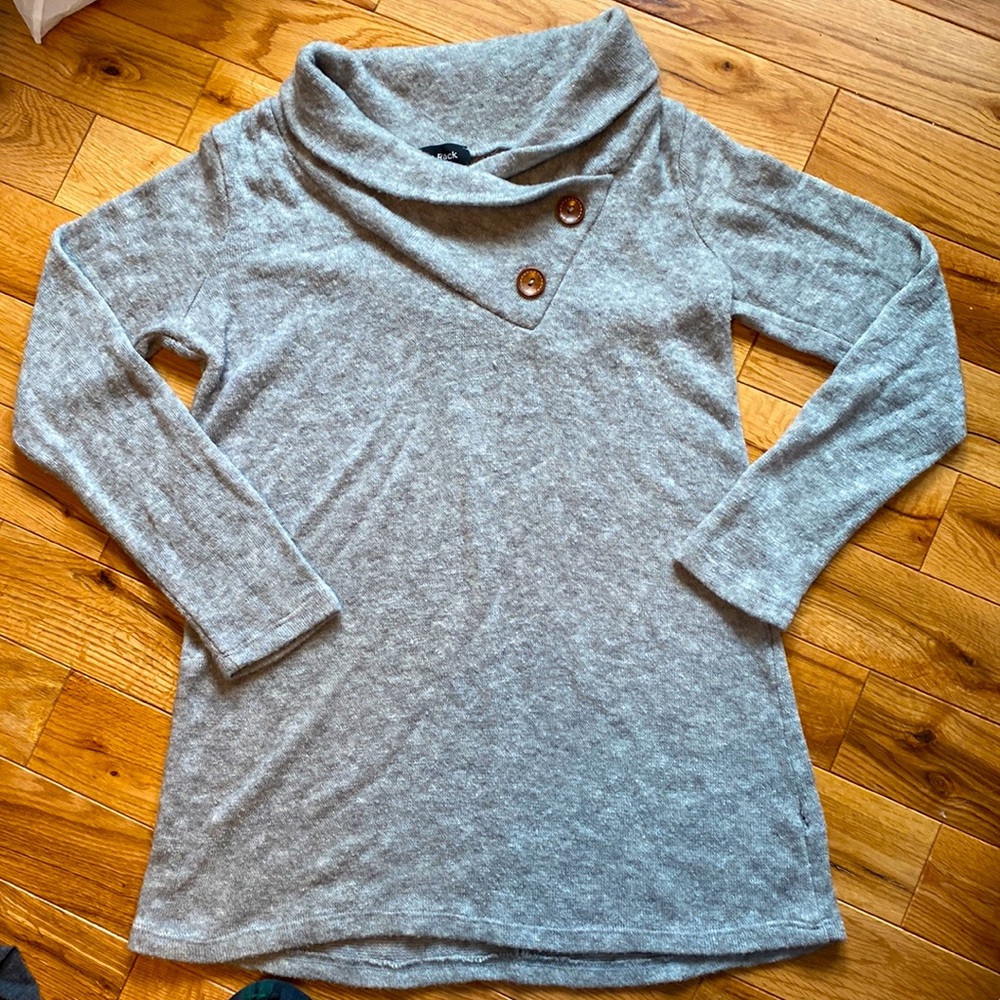 Tunic with wide turtleneck.